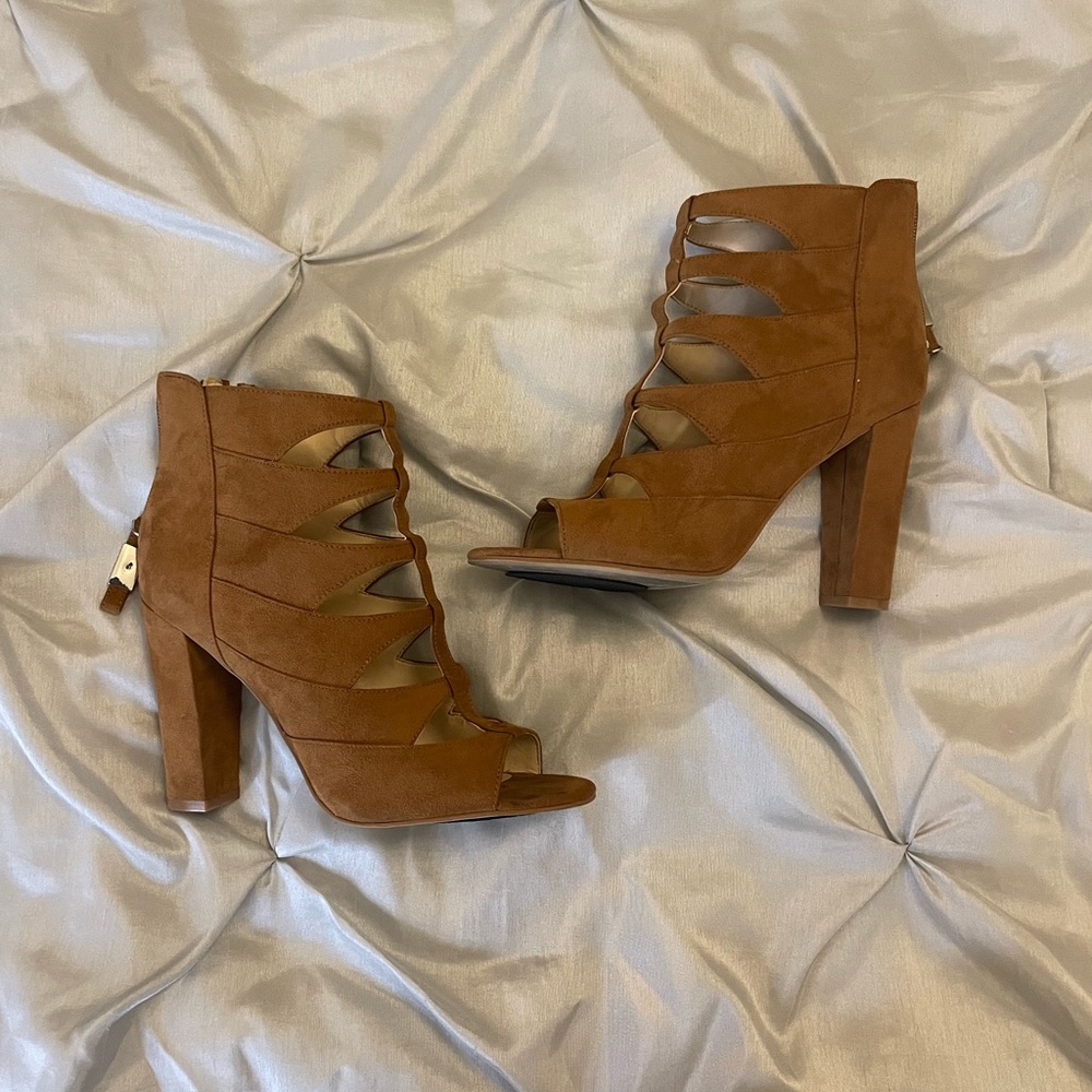 Orange Brown Marc Fisher Chunky Cut Out Heels Size 7.5M